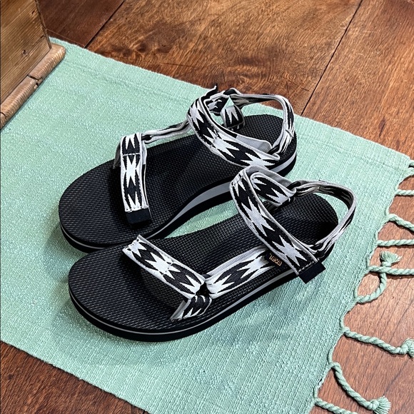 Teva Midform Universal Sandals in B/W Pattern - Picture 2 of 9